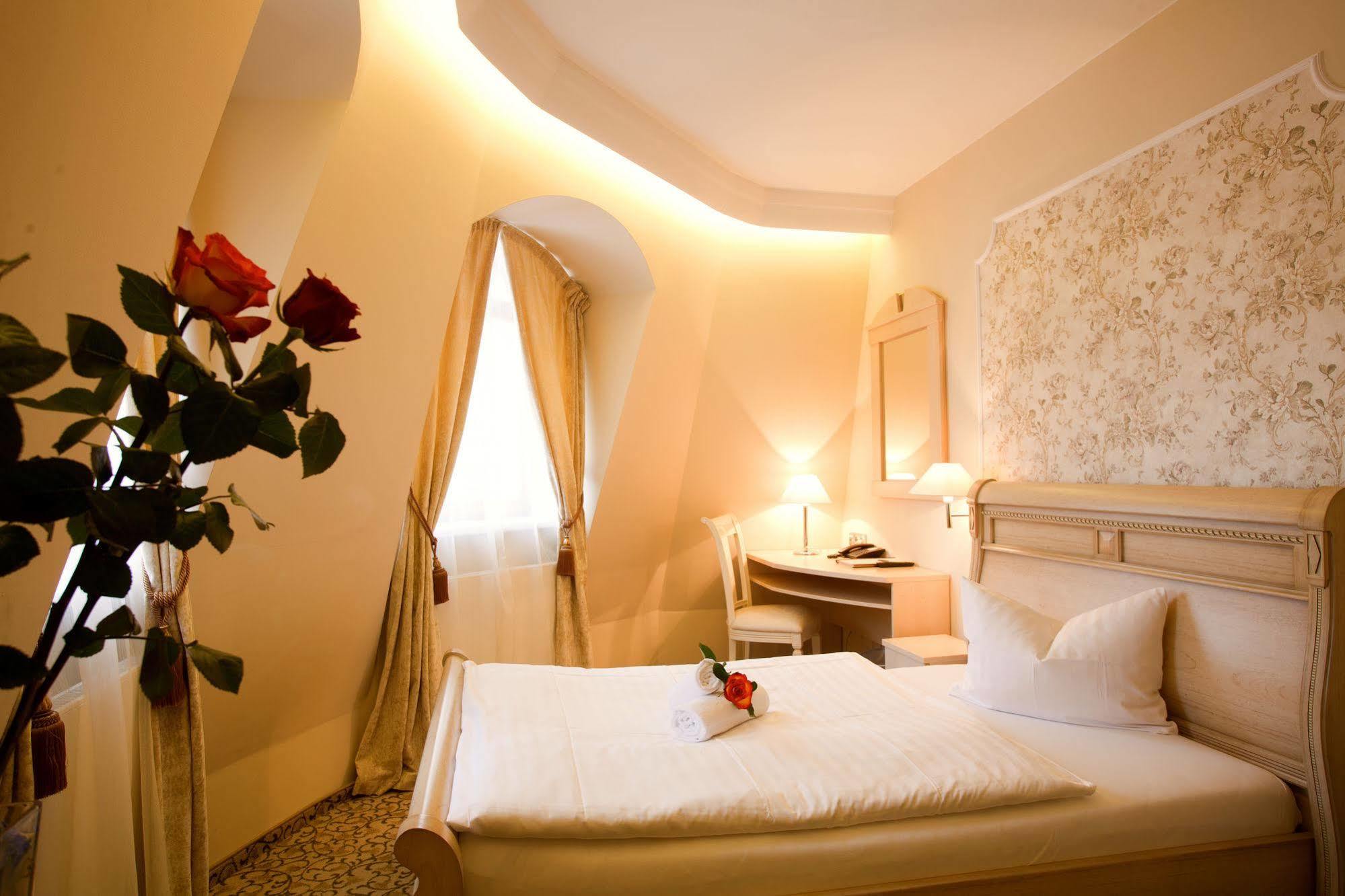 Hotel Ambiente Wellness & Spa Karlovy Vary Exterior foto