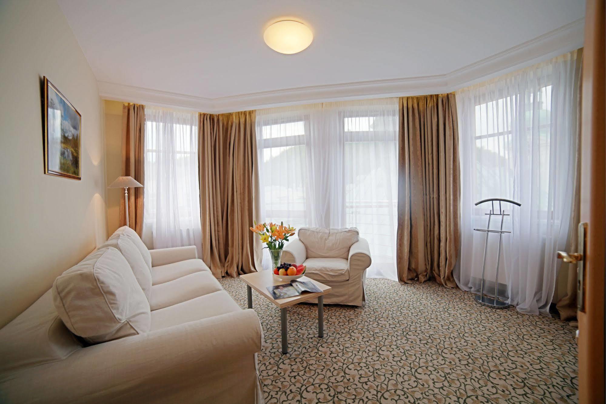 Hotel Ambiente Wellness & Spa Karlovy Vary Exterior foto
